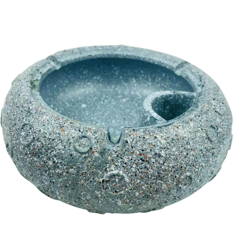 New Arrive Functional Living Room Decor Resin Astronaut Ashtray Decoration Ornaments with Lid