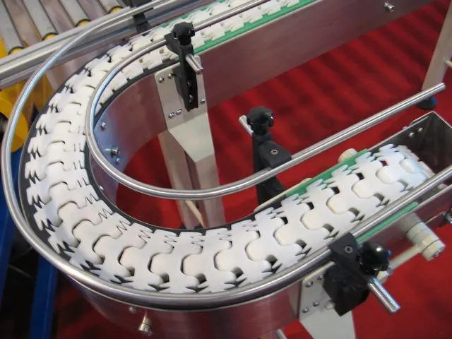 Chain Conveyor Low Price Plastic Chain Conveyor for Conveying Box Bottle