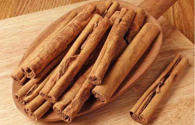 Pure Natural Cinnamon Bark Essential Oil Cassia Oil Cinnamaldehyde