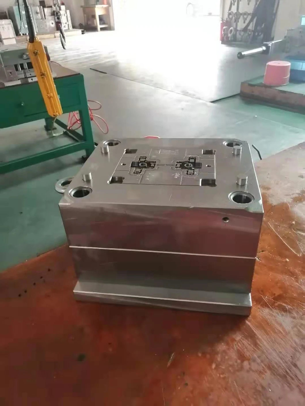 China Injection Manufacturing of Plastic Parts Precision Speaker Injected Mould