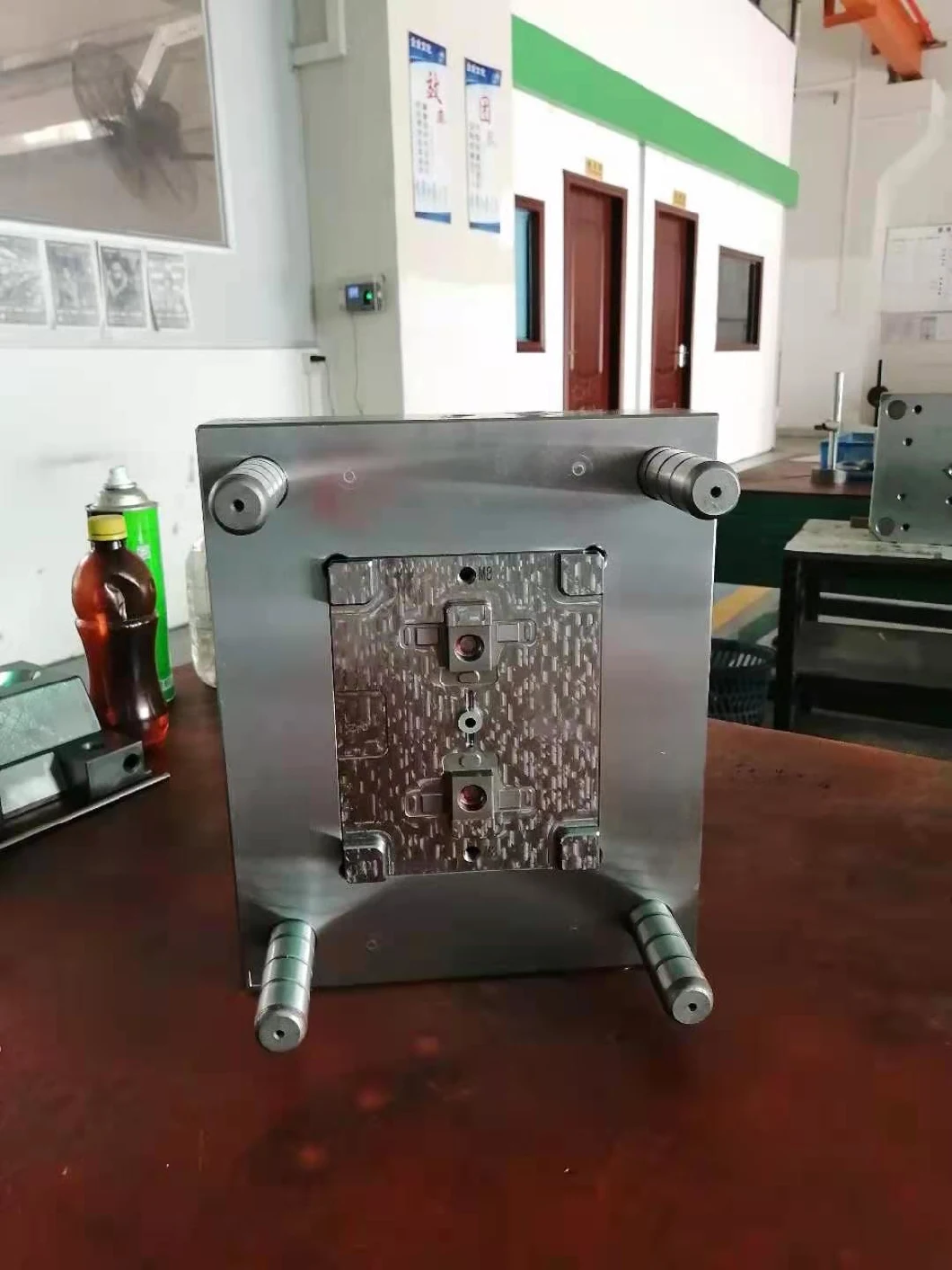 China Injection Manufacturing of Plastic Parts Precision Speaker Injected Mould