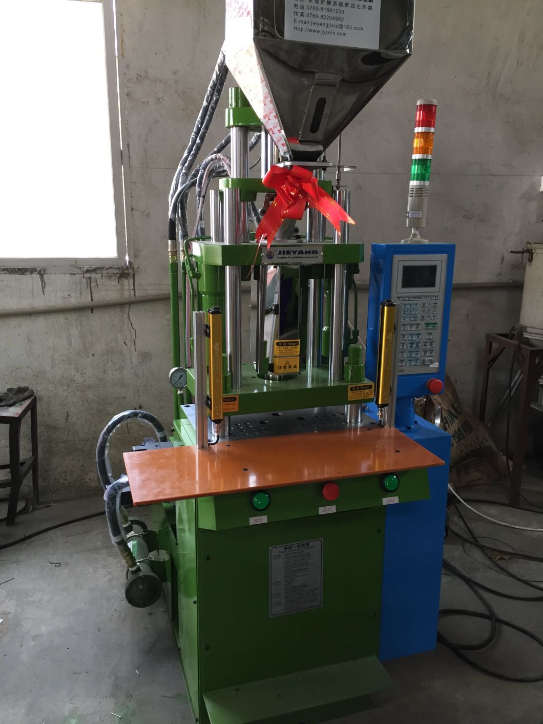 Hot Sale Garment String Hang Tag Making Injection Moulding Machine Manufacturing