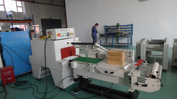 Automatic Shrink Wrapping Machine Mini Shrink Wrap Machine Small Cellophane/Candy/Cigarette Wrapping Machine