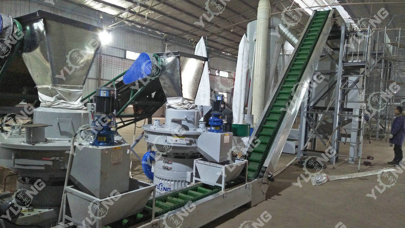 Three Roller Driven Wood Sawdust Pellet Press Machine with Ce