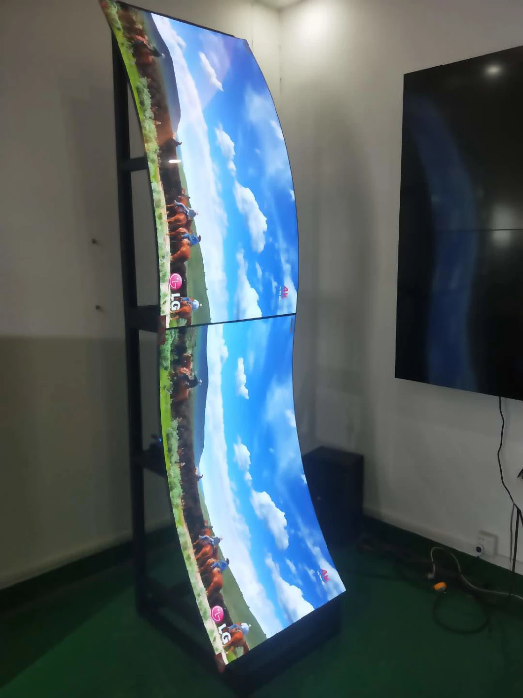 Curved Flexible Screen 3mm Ultra Slim OLED Screen Video Wall Floor Stand UHD Advertising OLED