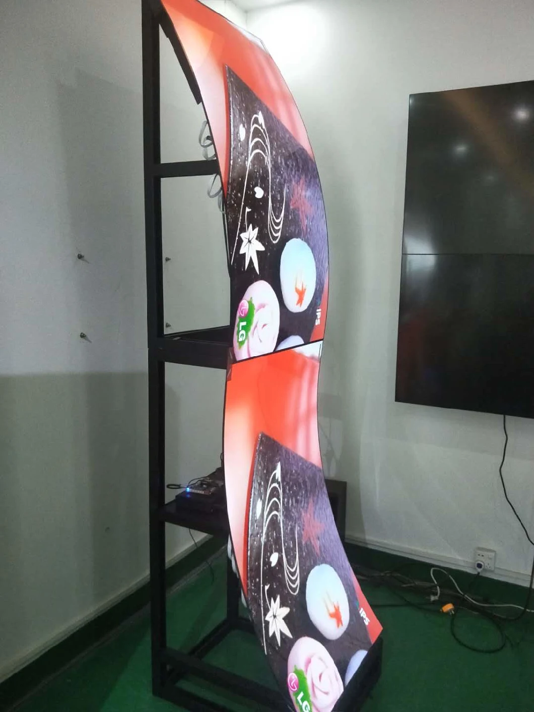 Curved Flexible Screen 3mm Ultra Slim OLED Screen Video Wall Floor Stand UHD Advertising OLED