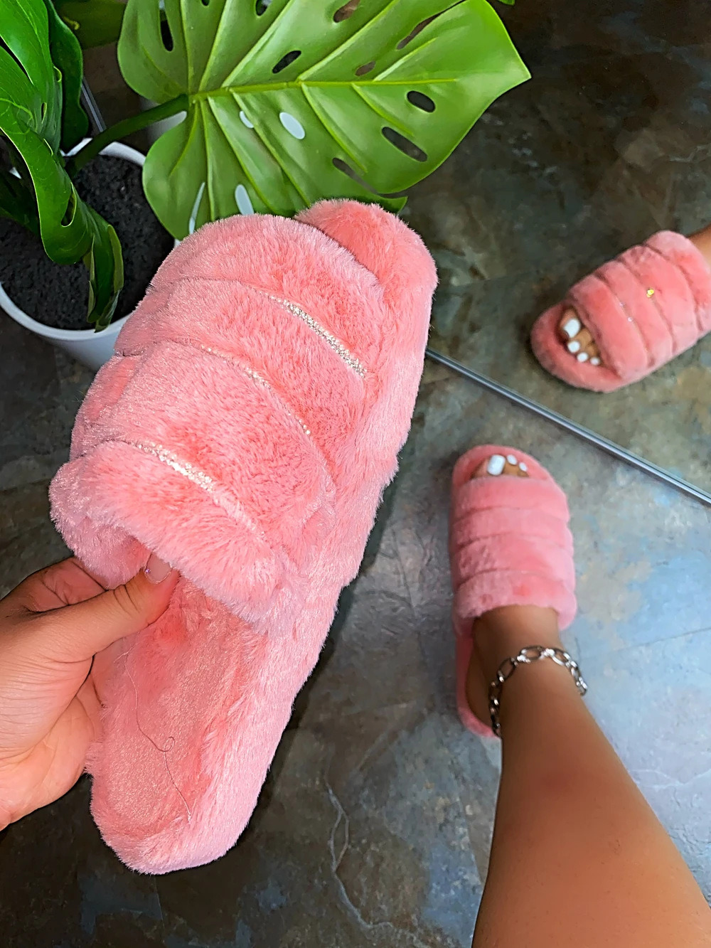 Wholesale Fashion Lady Fur Slides, Beauty Womens Indoor Sandals, Plush Slippers