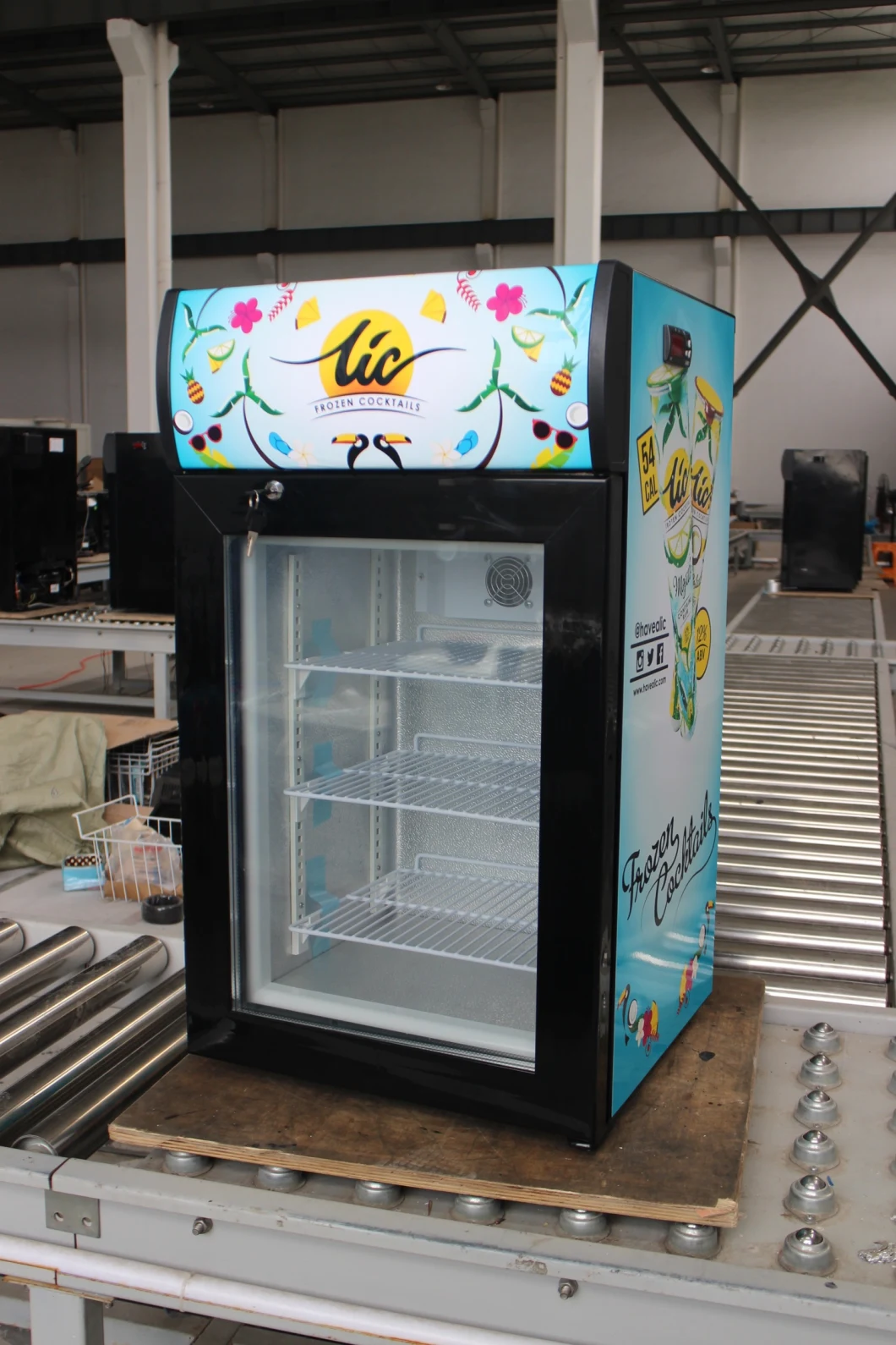 China Hight Quality Mini Upright Display Ice Cream Showcase Freezer supplier SD-50L