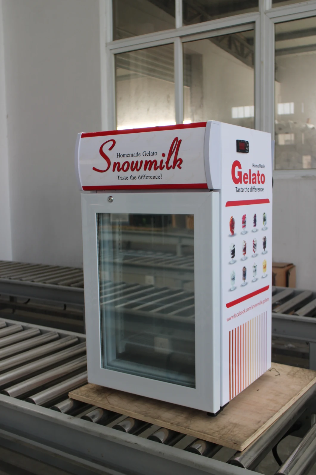 China Hight Quality Mini Upright Display Ice Cream Showcase Freezer supplier SD-50L