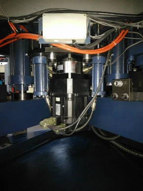 Injection Blow Molding Moulding Machine (ZQ 80)