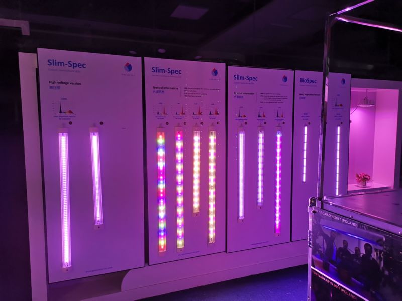 Aeroponics Systems Vertical Farming LED Grow Light 110W for Indoor