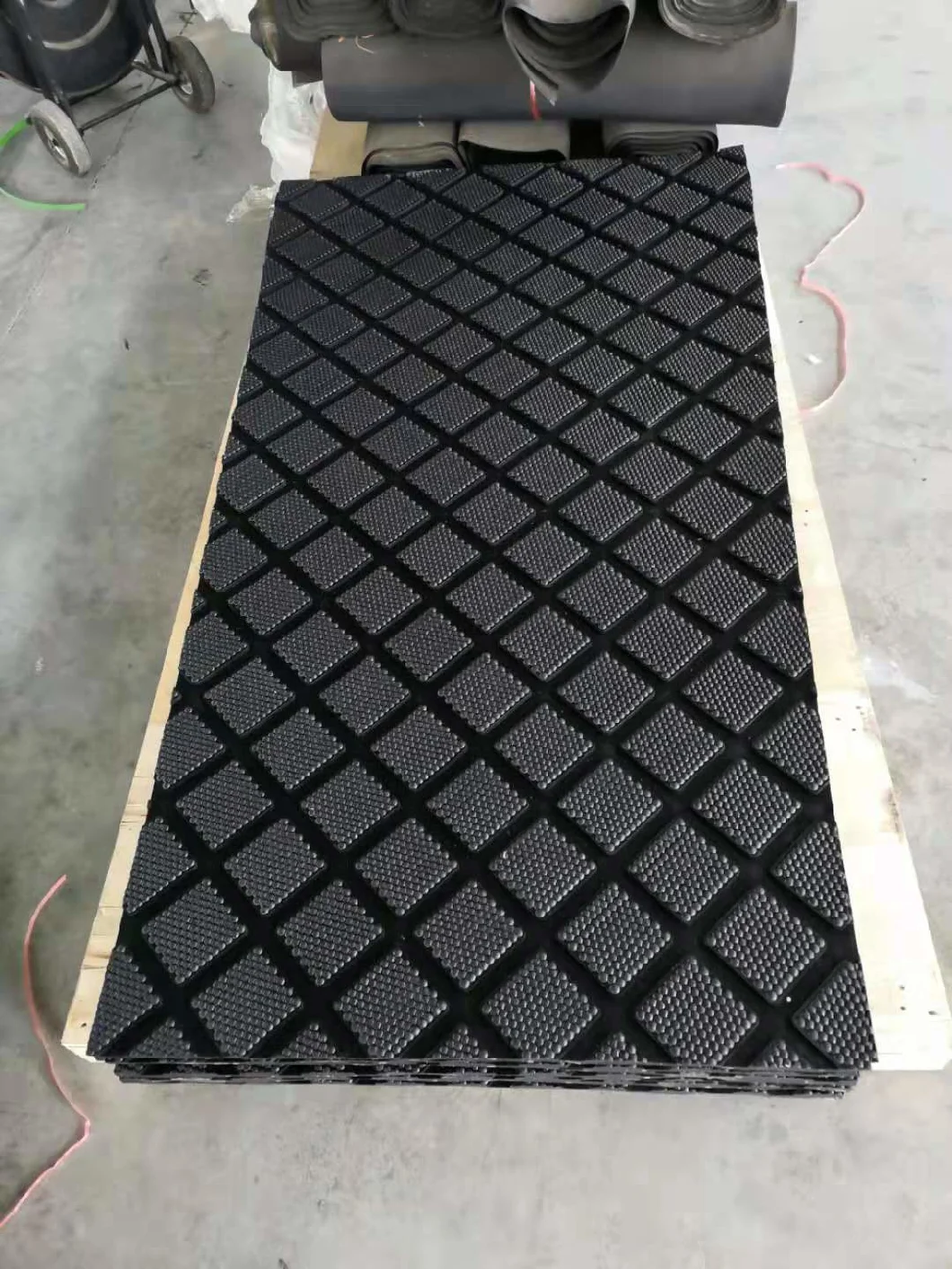 Easy to Clean Equine Cow Rubber Stable Mat for Horses/Farm