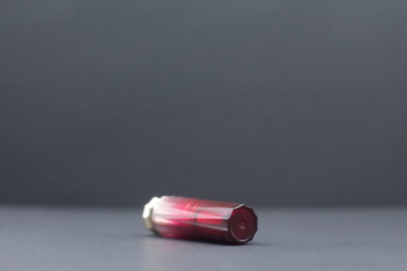 Plastic Luxury Acrylic Cosmetic Packaging Aluminum Electroplating Cap PP Lipsticks