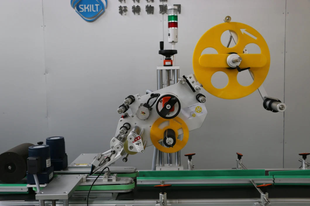 Automatic Bottom Surface Label Applicator for Bottle Cans