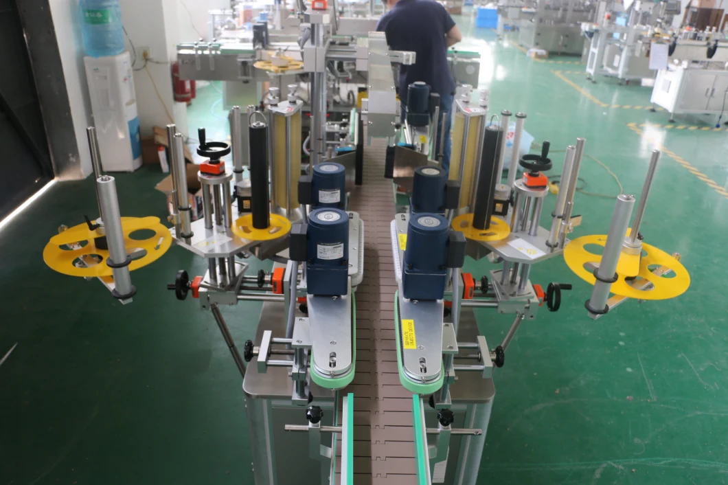 Automatic Flat Round Oil Water Bottles Double Sides Two Sticker Label Applicator Machine with Feeder