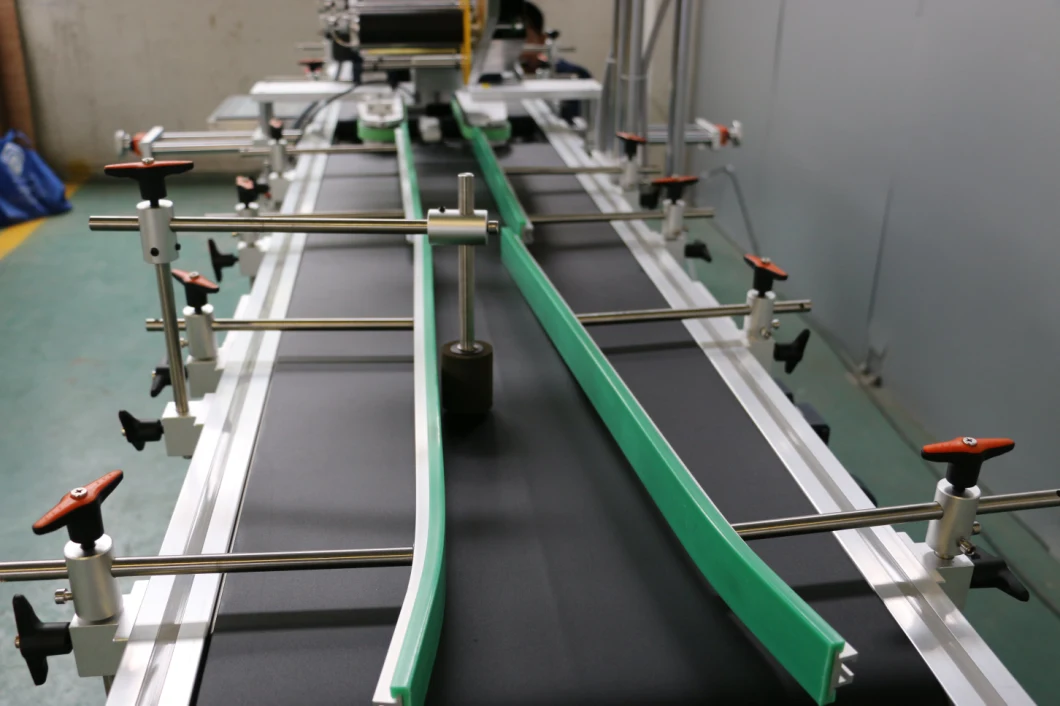 Automatic Bottom Surface Label Applicator for Bottle Cans