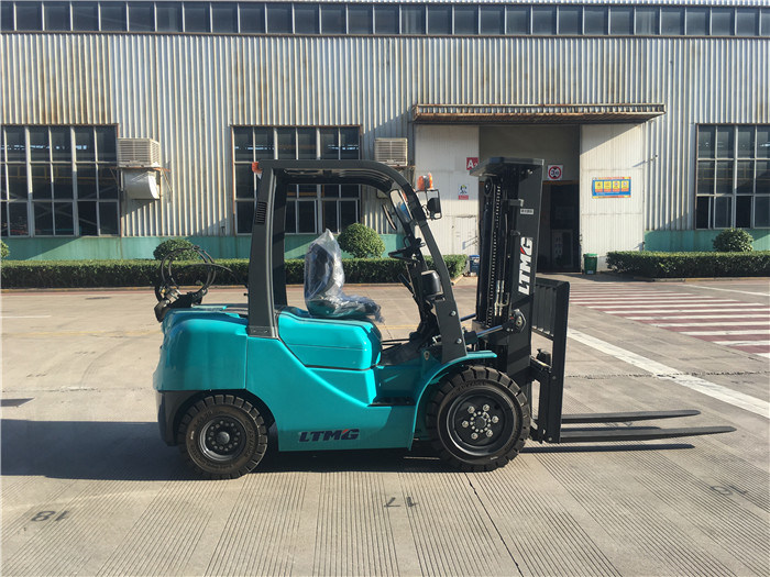 China Due-Fuel Fork Lift 3 Ton LPG Forklift with Nissan Engine