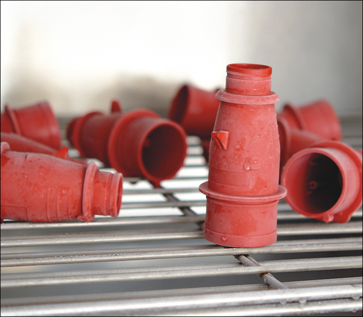 Economic Old Type 5p 16A IP44 Red Color Industrial Plug 015