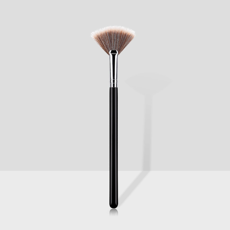 Strobing Fan Brush Makeup Brush Soft Dense Cruelty-Free Fanned Brush