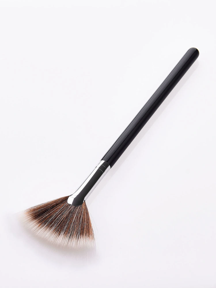 Strobing Fan Brush Makeup Brush Soft Dense Cruelty-Free Fanned Brush