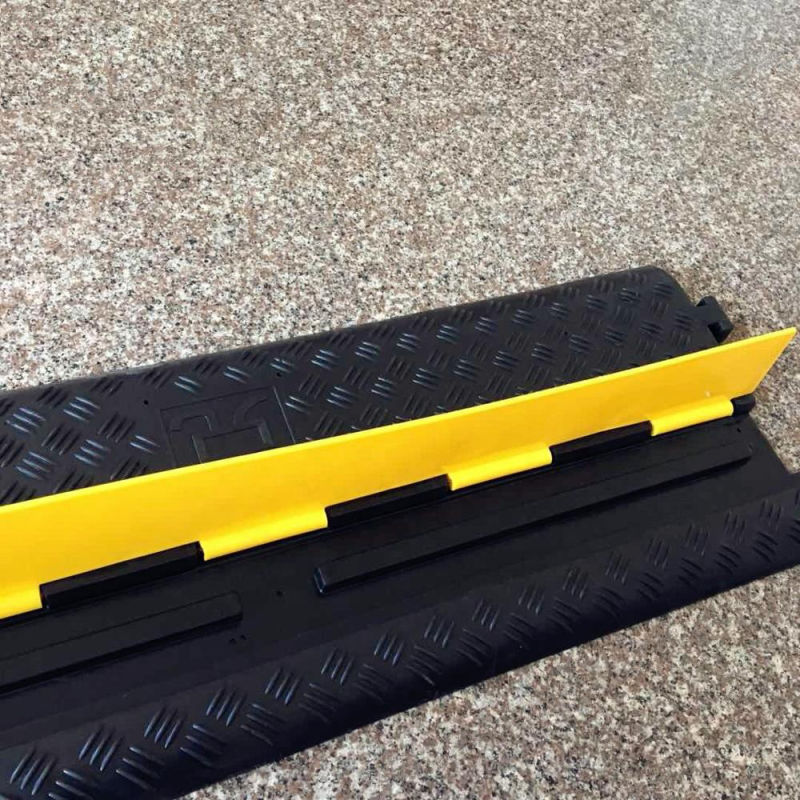 Black Yellow Safety Driveway Rubber Speed Bump for Road Safety