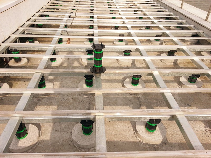 Adjustable Leveling Screw Jacks Pedestal for Decking Joist Cradles