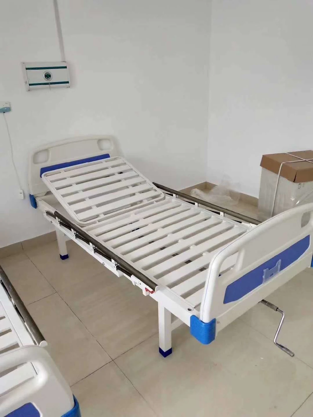 Single Crank ABS Manual Hospital Nursing Bed Surgical Hospital Furniture