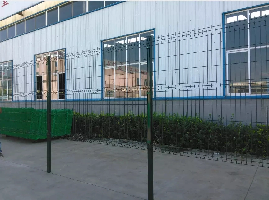 Portable Low Price Rodent Proof 3D Curved Motor Way Green PVC Coated Galvanized Bending Wire Mesh Fence