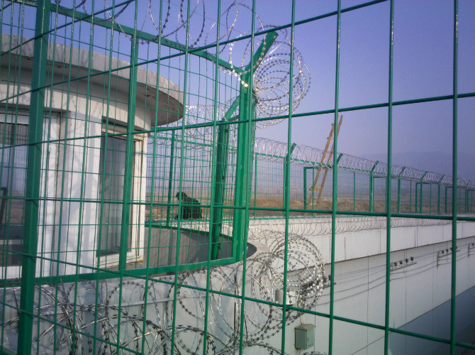 High Quality Wire Mesh Galvanized Iron Fence