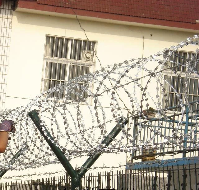 Perimeter Barrier Galvanised Bto-22 Barbed Razor Wire Concertina Wire