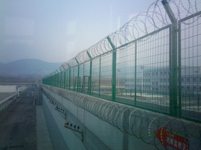 High Quality Wire Mesh Galvanized Iron Fence