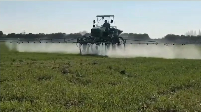 Big Capacity 700 Liters Self-Propelled Agricultural Spraying Equipment, Boom Spraying Machine