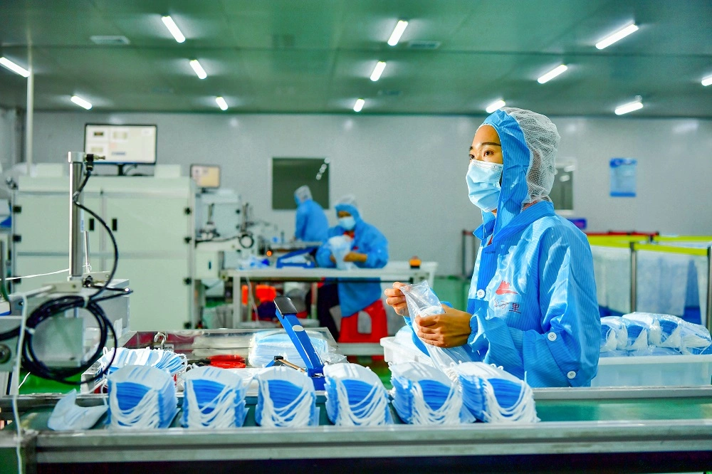 China Manufacturer PP Nonwoven Fabric Uniform Disposable Medical Blue SMS Sterilized Surgical Gown for Hospital Use