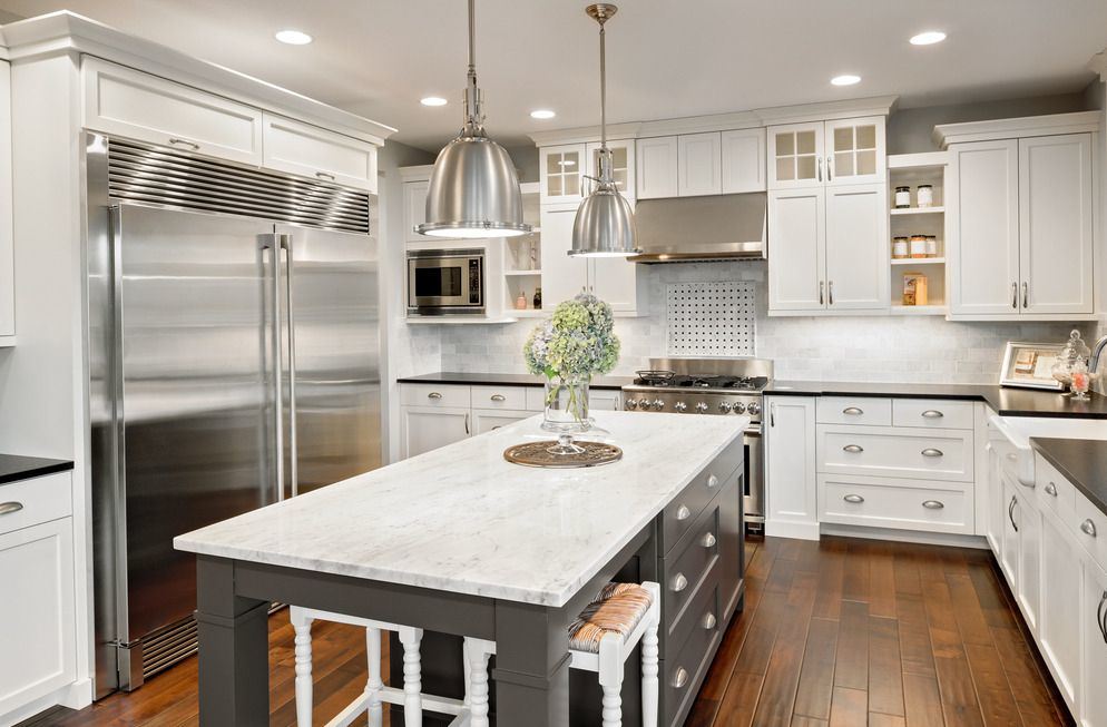 Custom Calacatta Quartz Stone Table Top, White Veins Grey Quartz Stone