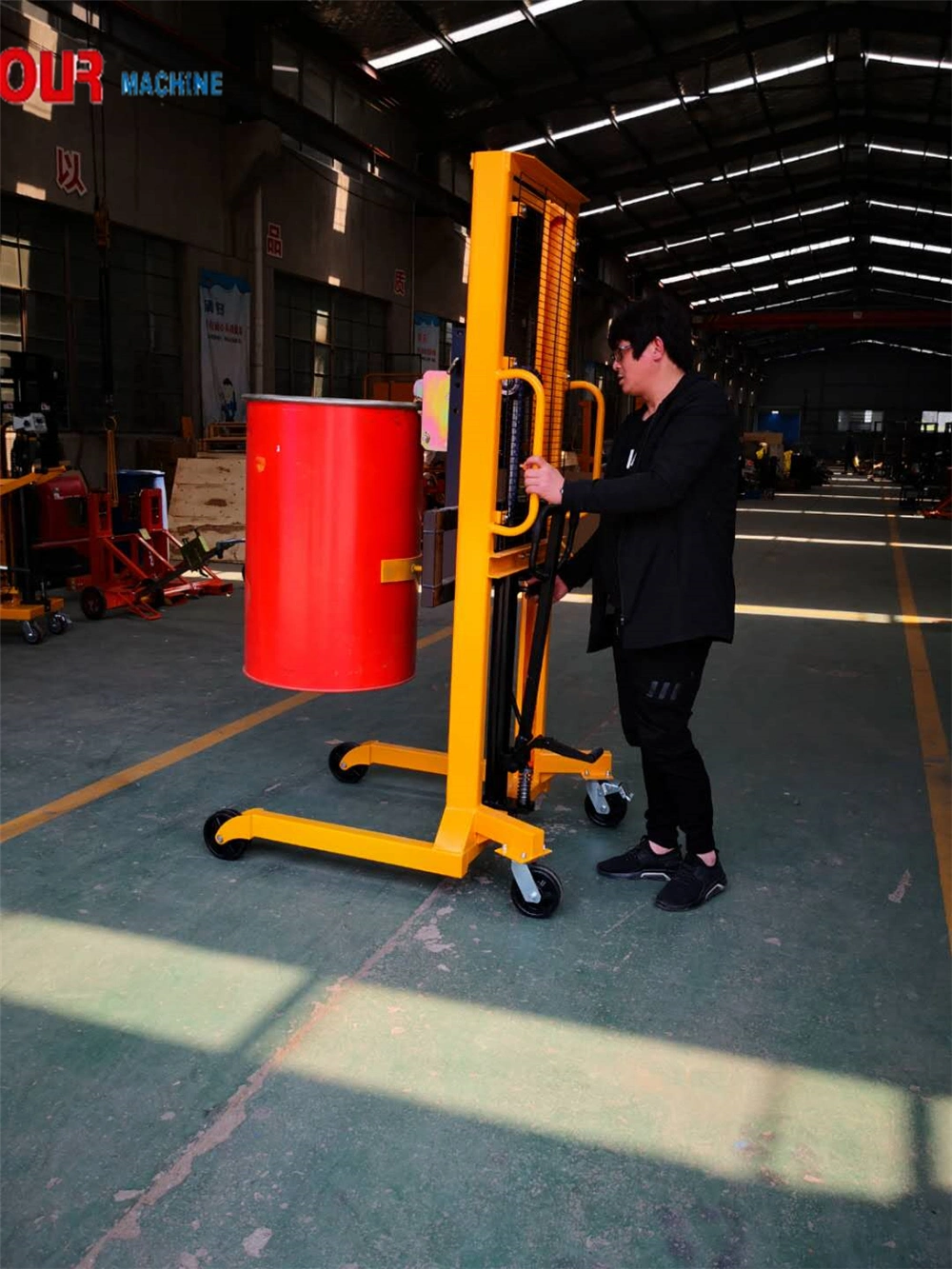 Mini Manual Stacker Lifting Equipment Hydraulic Hand Oil Drum Grab Lifter