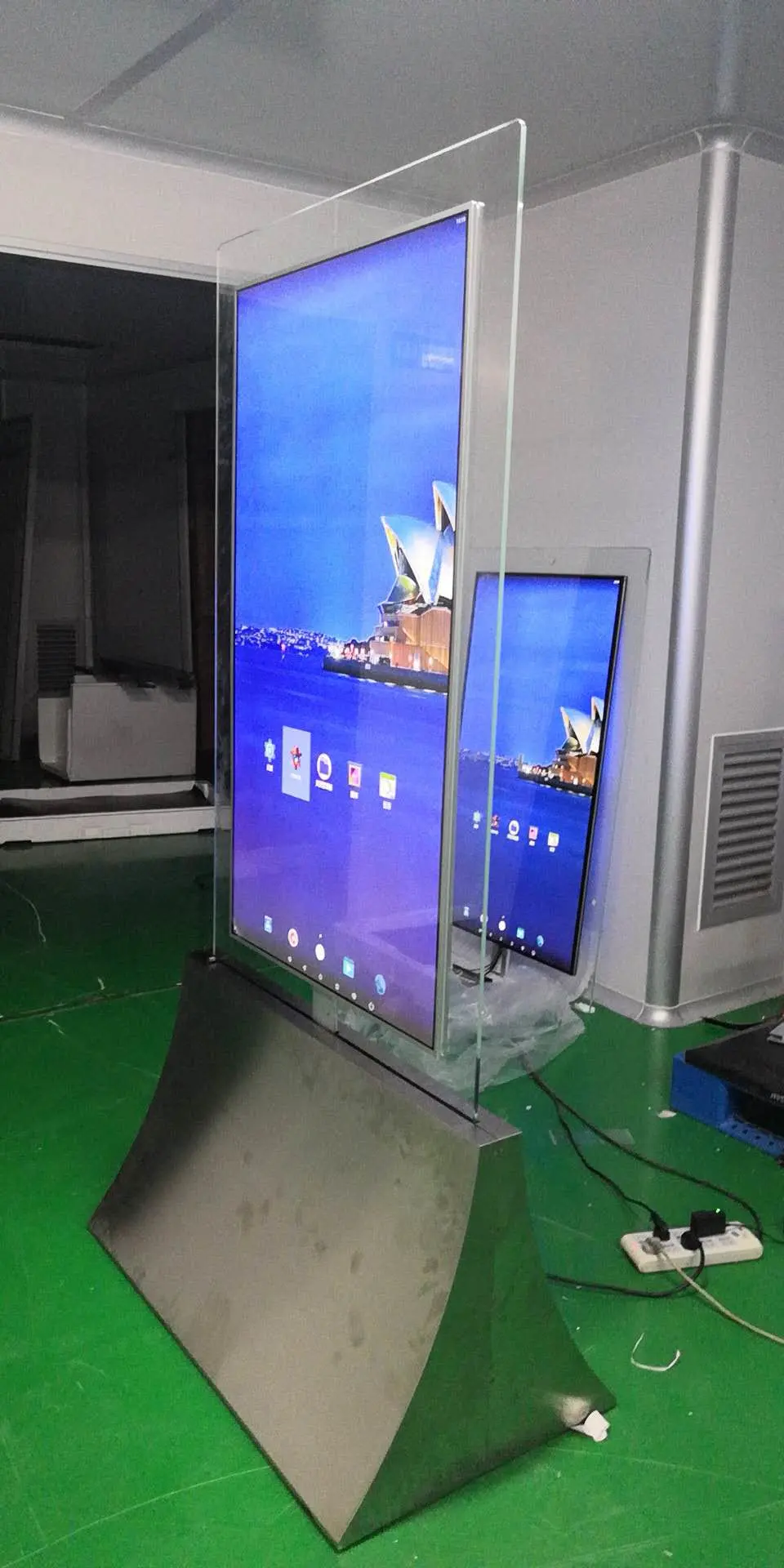 5g WiFi Ultra Slim Floor Standing Double Sided OLED Display for Advertising with One Sided Mirror