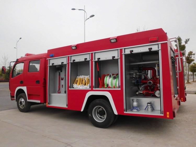 2000 Liters Size of Fire Pump Diesel Engine Firefighter Truck