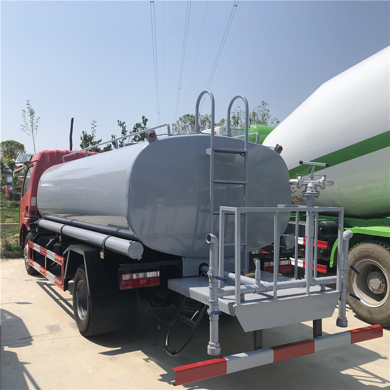 8000 Liters Dongfeng 4X2 Water Truck for Sale