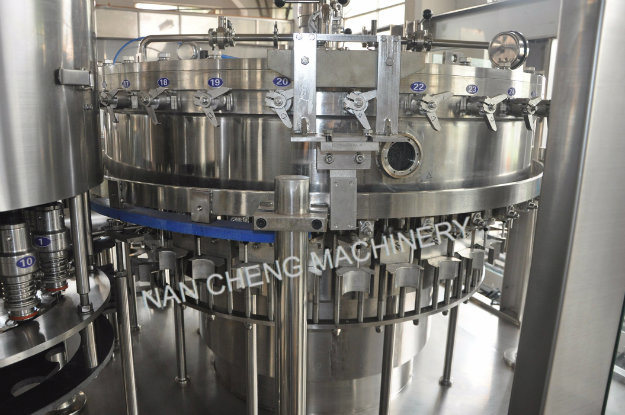 Soda Water/ Beverage Gas Drinks Filling Machine
