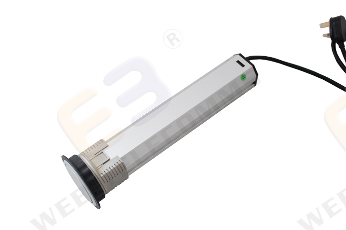 in-Desk 4-Way UK +2-Way USB PDU Used in Server Rack