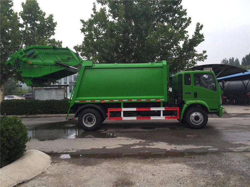 HOWO Medium Size 6000 Liters to 8000 Liters Garbage Compactor Truck