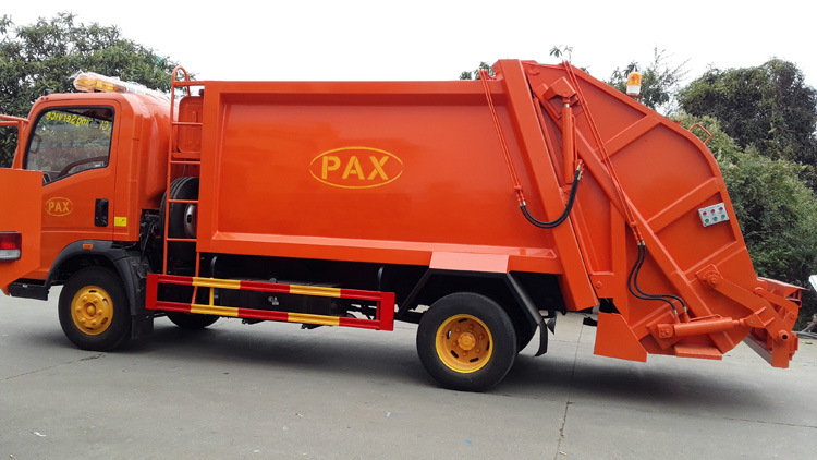 Sinotruk HOWO 4X2 8cbm Trash Disposal Truck Rubbish Compactor Truck