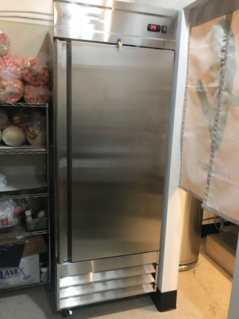 Commercial Electric Portable Upright Deep Solid Door Reach-in Refrigerator Price