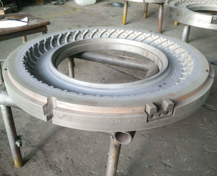 China (TT/TL) Motorcycle Tire Mold 3.00-18 Motorcycle Tyre Mould