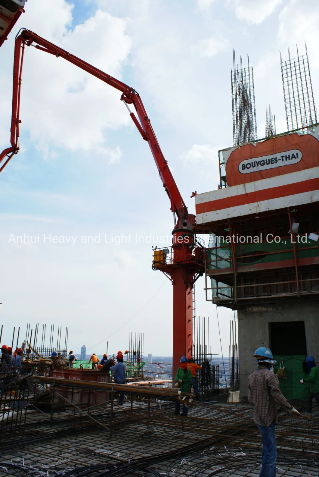 Sanyl Hgy18 18m 21m 28m 33m 36m 45m Boom Mobile Concrete Placing Boom Free Installation of Supporting for Four Outriggers Comcrete Placing Pump