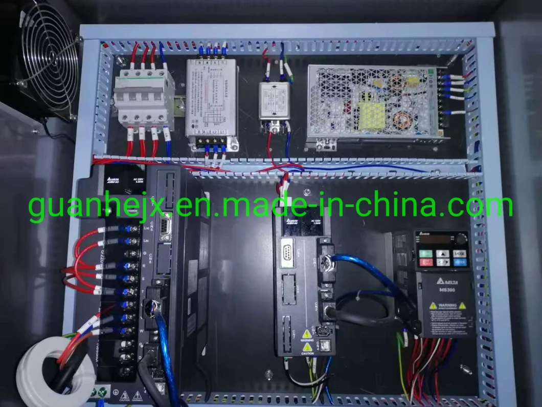 Bottle Filling Machinery and Sealing Labeling Date Printer Machine Line