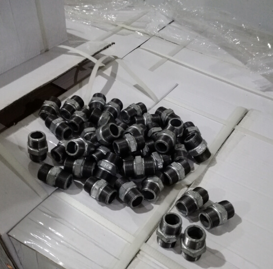 Hot Dipping Malleable Iron Pipe Fitting 6 Way Fitting