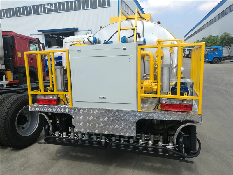 4X2 Asphalt Bitumen Truck Road Construction Paver Asphalt Tank Asphalt Bitumen Sprayer Truck for Sale