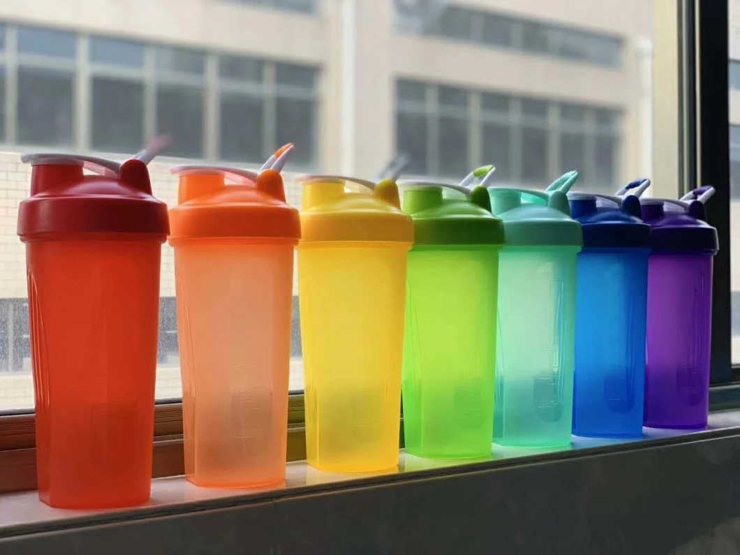 700ml Plastic Protein Shaker Bottle Water Bottle with 7 Days Pill Box 400ml 600ml Custom Logo