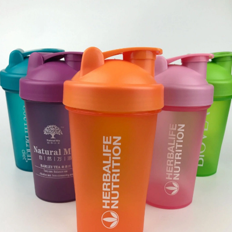 700ml Plastic Protein Shaker Bottle Water Bottle with 7 Days Pill Box 400ml 600ml Custom Logo